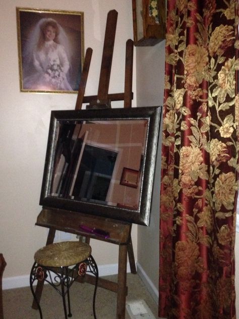 Mirror On Easel, Easel Painting, Art Easel, Nyc Apartment, Diy Room, Apartment Interior Design, Apartment Interior, Art Photo, Photo Inspo