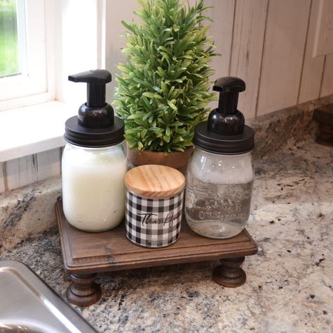 Black And White Farmhouse Kitchen Decor Ideas, Soap Kitchen Ideas, Dish Detergent Dispenser Ideas, Farmhouse Kitchen Soap Tray Ideas, Kitchen Soap And Sponge Ideas, Kitchen Sink Set Up, Kitchen Island With Sink Decor Ideas, Over Kitchen Sink Decor, Kitchen Soap Tray Ideas