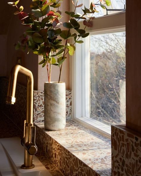 Foresso on Instagram: "Sunkissed Foresso in wintry light for this airy kitchen. The Bianco London Plane worktops look great with the limewashed walls!  @houseontherise  Architects @rise_d_s  and contractors @cbclondonltd    #foressoworktops #reusedmaterials #reusedwood #terrazzolove #terrazzodesign #terazzo #homeinspiration #homedecoration #homestyling #housedesign #dustypink #wooddesign #foresso #sustainablemanufacture #kitcheninspo #interiorinspo #designinspo #homedecor #designideas #terrazzo" Limewashed Walls, London Plane, Airy Kitchen, Ed Wood, Terrazzo Design, Interior Inspo, Wood Design, Penthouse, Design Inspo