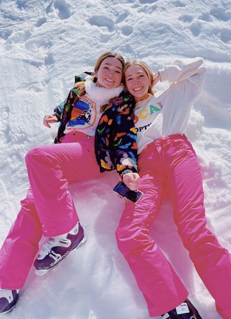 Girls Ski Trip, Ski Fits, Ski Pics, Pose Ideas Instagram, Ski Pictures, Travel Pose, Preppy Winter, Preppy Girls, Preppy Christmas