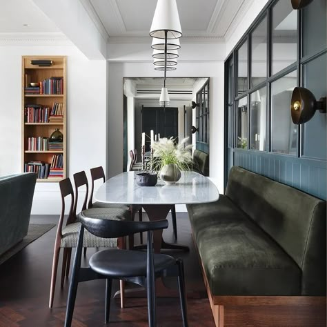 Interiors • Instagram Christian Bense, Transitional Style Dining Room, Dining Room Banquette, Minimalist Dining Room, Banquette Seating, Dining Nook, Dining Room Design, Lounge Areas, Banquette