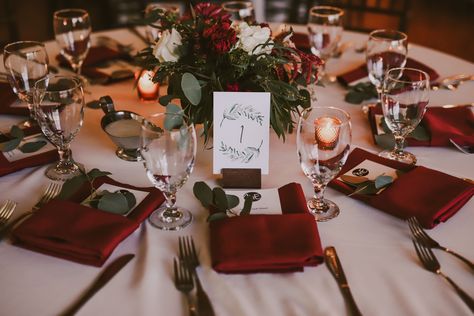 November wedding Gold And Burgundy Wedding Theme, Red White Gold Green Wedding, Wooden Wedding Table Decor, Winter Wedding Centerpieces Round Table, Wedding Circle Table Decor, Maroon Wedding Ideas, Outside Wedding Ceremonies, Wedding Table Place Settings, Winter Wedding Red