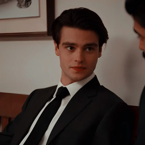 Georgia Ginny And Georgia, Marcus Baker, Felix Mallard, Ginny Georgia, Ginny And Georgia, Hottest Guy Ever, Bruce Wayne, Cute Actors, Mallard