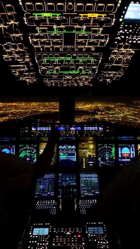 Airbus A380 Cockpit, Boeing 737 Cockpit, Plane Wallpaper, Pilot Career, Plane Photos, Plane And Pilot, Airplane Wallpaper, Pilots Aviation, Aviation World