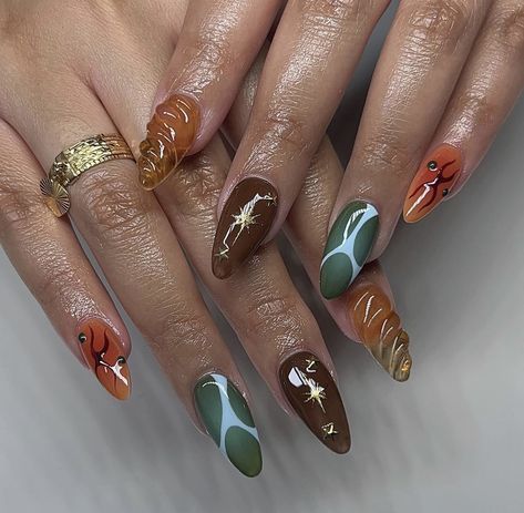 Earthy Fall Nails, Crazy Fall Nails, Earth Nails, Coachella Nails, Fall Nail Inspo, Crazy Nail Designs, Abstract Nails, Boho Nails, September Nails