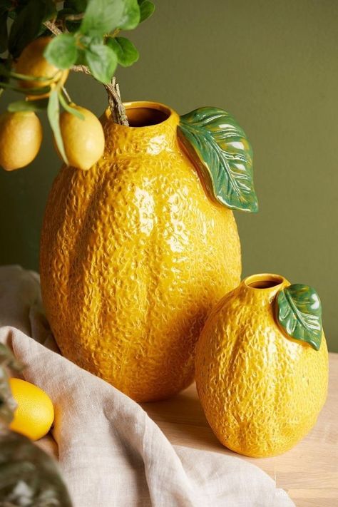 Fruit Clay Art, Tomato Ceramic, Limoncello Party, Fruit Pottery, Ap Ceramics, Lemon Vase, Deco Fruit, Yellow Vase, Lemon Decor