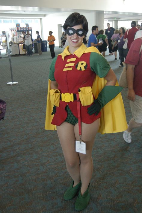 Comic Com 2009: Robin Stephanie Brown Robin, Robin Outfit, Robin Girl, Female Robin, Batgirl And Robin, Robin Costume, Robin Cosplay, Batman Batgirl, Dc Comics Girls