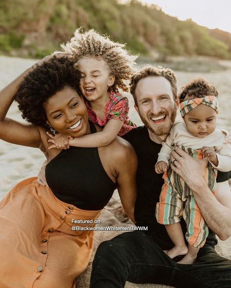 Biracial Family Photos, Mixed Family Photoshoot, Interacial Couples Bwwm Family, Big Mixed Family, Mixed Family Goals, Bwwm Family, Interacial Families, Interracial Family Photoshoot, Biracial Family