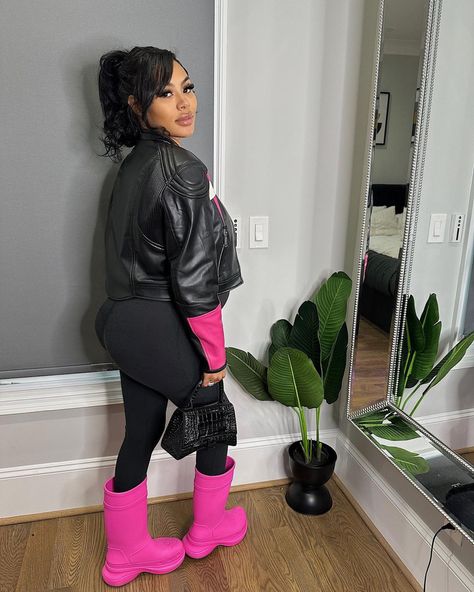 Croc Boots Outfit, Croc Boots, Pink Balenciaga, Black Boots Outfit, Crocs Boots, Pink Boots, Black Women Fashion, Going Out Outfits, Dope Outfits