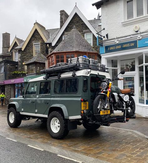 Green Land Rover, Land Rover Defender Expedition, Land Rover Defender Camping, Defender Camper, Green Land, Motorcycle Carrier, Land Rover Series 3, Defender 130, Adventure Car