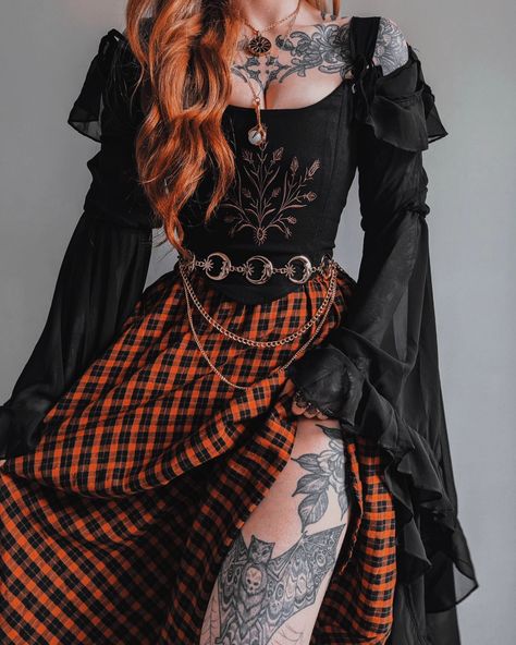 🌾🍂🍁🧹Actually forgot to share this look. This was the first version of a "Harvest Witch" look I did when I got this corset top! But then the brown dress and sunflower belt combo was just chefs kiss 💋 Anyway perfect timing to share though as the orange Terra skirt from @disturbia is finally available to purchase on the UK site!! Got a feeling this is gonna sell quick! Autumn Outfits Halloween, Corset Top Outfit Casual, Everyday Corset Outfit, Fall Corset Outfit, Reinassance Outfits, Autumn Witch Outfit, Winter Witch Outfit, Witchy Winter Outfits, Casual Corset Outfit