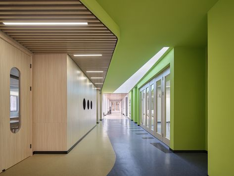 Elementary School Corridor Design, School Corridor Aesthetic, School Interiors, High School Decor, School Corridor, Gym Architecture, High School Design, School Hallway, Auditorium Design