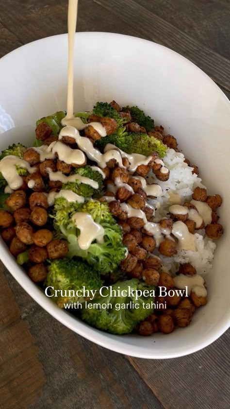 Crunchy Chickpea Bowl with lemon garlic tahini 🍚 vegan lunch and dinner recipe, healthy meals in 2022 | Clean eating recipes, Healthy recipes, Vegan dinner recipes Guy Healthy Food, Magnesium Rich Foods Recipes, Chickpea And Sweet Potato Recipes, Healthy Vegetarian Recipes Meal Prep, Chickpea Recipes Lunch, Healthy Meals No Meat, Organic Meals Recipes, Meals That Got Me Through College, Extremely Healthy Meals