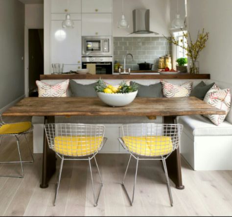 Small kitchen / dinning area combo. Dining Room London, Coin Banquette, Kitchen Banquette, Kitchen Seating, Kitchen Dining Living, Contemporary Dining Room, Kitchen Benches, Trendy Kitchen, Kitchen Diner