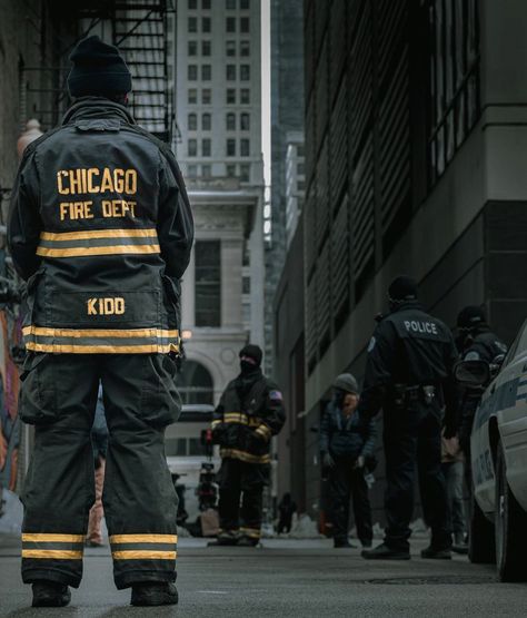 Firefighter Images, Miranda Rae Mayo, Chicago Wallpaper, Miranda Rae, Kara Killmer, One Chicago, Chicago Fire Department, Chicago Aesthetic, Firefighter Paramedic