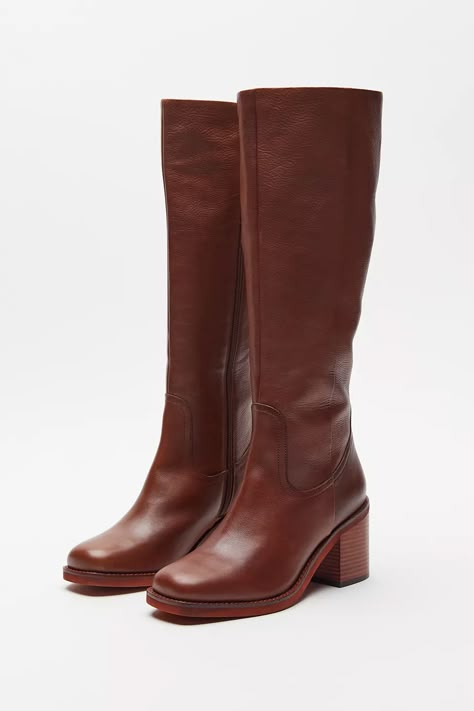 Tall Boots Outfit Fall Styles, Tall Boots Outfit, Brown Boots Outfit, Tall Brown Leather Boots, Slippers Heels, Sneakers Slippers, Tall Brown Boots, Brown Knee High Boots, Tall Leather Boots