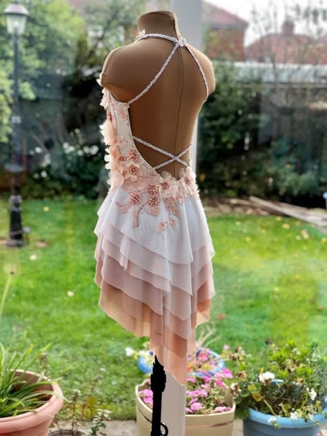 Dance Dresses Contemporary, Western Dance Costume, Contemporary Dance Outfits, Salsa Costume, Solo Dance Costumes, Lyrical Dance Dresses, Cute Dance Costumes, Pretty Dance Costumes, Dance Costumes Dresses