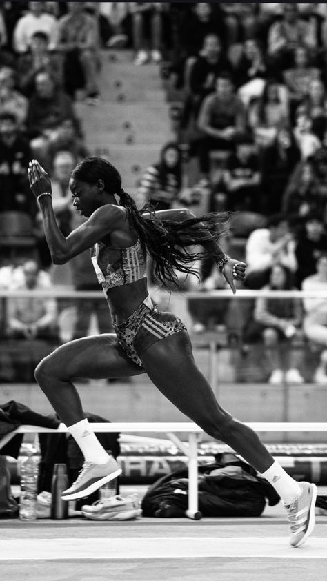 Female Sprinter, Track Black, Track Runners, Athletics Track, Speed Workout, Athletic Aesthetic, Female Athlete, Track And Field Athlete, Pro Athletes