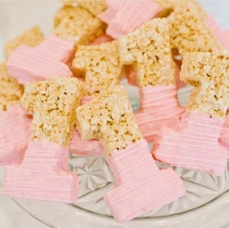 Number 1 rice crispy treats Γενέθλια Mickey Mouse, Pink And Gold Birthday Party, Dessert Table Birthday, 1st Birthday Party For Girls, Birthday Party Snacks, Gold First Birthday, Krispy Treats, Rice Krispy