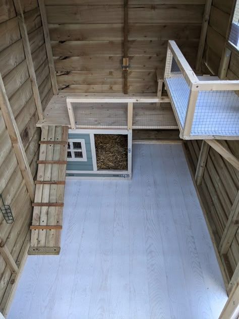 Rabbit Wendy House Ideas, Rabbit Cage Ideas Outdoor Diy, Bunny Shed Ideas, Bunny House Ideas, Diy Rabbit Hutch Indoor, Rabbit Playhouse, Rabbit Shed Ideas, Outdoor Bunny Habitat, Rabbit Hutch Ideas