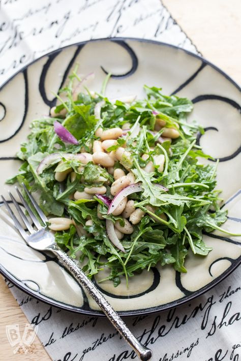 Lemony White Bean-And-Arugula Salad: A simple, elegant, hearty salad that comes together in under 10 minutes! Arugula Salad Recipes, White Bean Salad, Hearty Salads, Arugula Salad, White Bean, Bean Salad, Zucchini Recipes, Tiny Kitchen, Fresh Juice