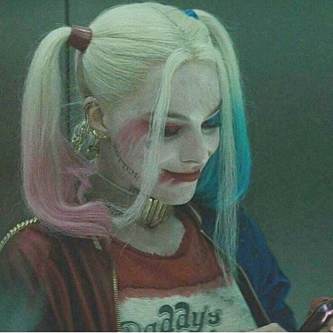 Harleen Quinn, Safety Pin Earring, Harley Quinn Makeup, Harley Quinn Halloween, Margot Robbie Harley Quinn, Margot Robbie Harley, Hot Halloween Outfits, Harley Quinn Artwork, Harley Quinn Comic