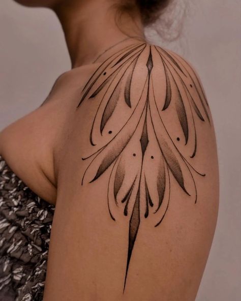 Women’s Side Arm Tattoos, Upper Shoulder Tattoos For Women, Simple Unique Tattoos, Snow Flake Tattoo, Small Shoulder Tattoos, Native Tattoos, Beautiful Flower Tattoos, Upper Arm Tattoos, Bicep Tattoo