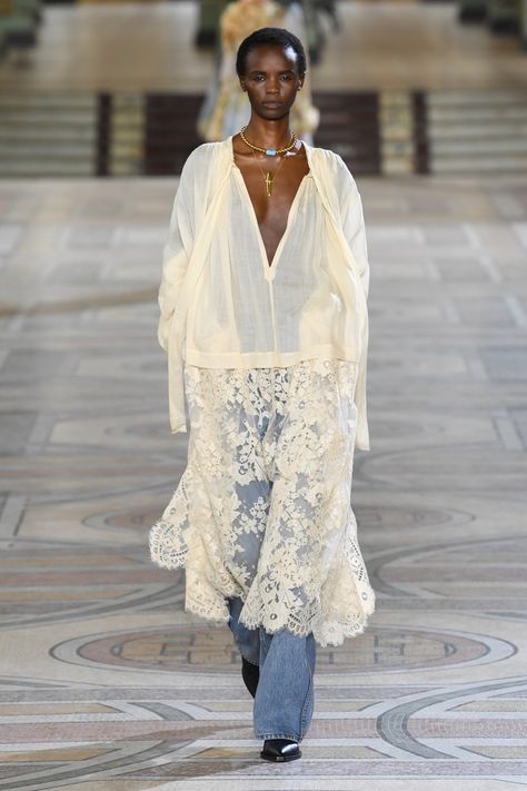 Dress Over Pants, Look Boho Chic, Fall 2023 Ready To Wear, Style Casual Chic, 2023 Ready To Wear, Fall 2023, Lace Fashion, Style Chic, Custom Dresses