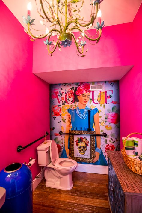 Mexican Bathroom Ideas, Mexican Restaurants Interior, Mexican Style Bathroom, Mexican Graphic Design, Mexican Restaurant Design, Mexican Restaurant Decor, Mexican Bar, Mexican Interiors, Restaurant Bathroom