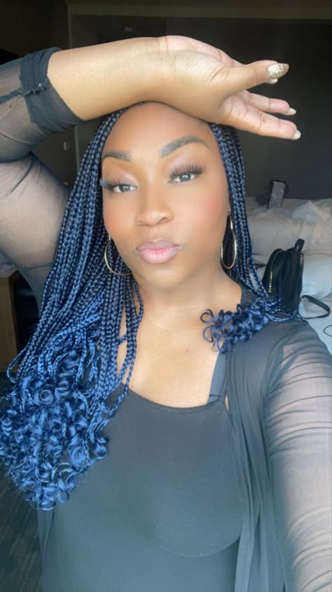 Dark blue small knotless braids curly ends Midnight Blue Knotless Braids, Deep Blue Braids, Dark Blue Knotless Braids, Dark Blue Braids For Black Women, Blue Braids Black Women, Dark Blue Box Braids, Blue Knotless Box Braids, Midnight Blue Braids, Dark Blue Braids