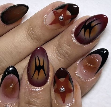 Short Cyberpunk Nails, Dark And Moody Nails, Witchy Fall Nails, Grunge Short Nails, Alt Nail Ideas, Goth Fall Nails, Fairy Grunge Nails, Goth Nails Short, Grunge Nail Ideas