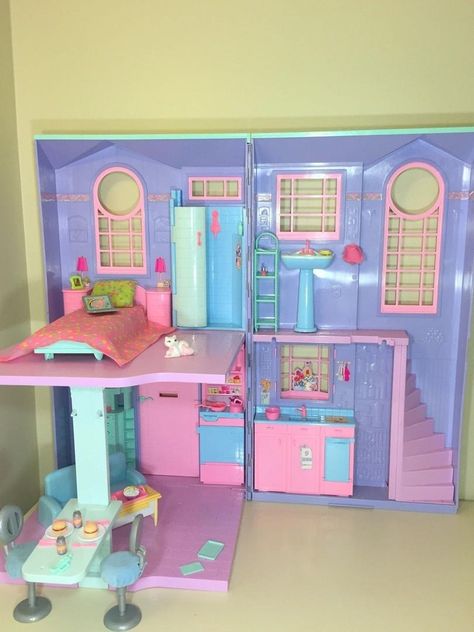 Mattel Barbie 2002 TOWNHOUSE w Furniture and accessories. Doll House EUC | #1735254171 Barbie Townhouse, Townhouse Bathroom, Holly Hobbie Doll, Hot House, Lalaloopsy Dolls, Princess And The Pauper, Blue Roof, Blue Chair, Mattel Barbie