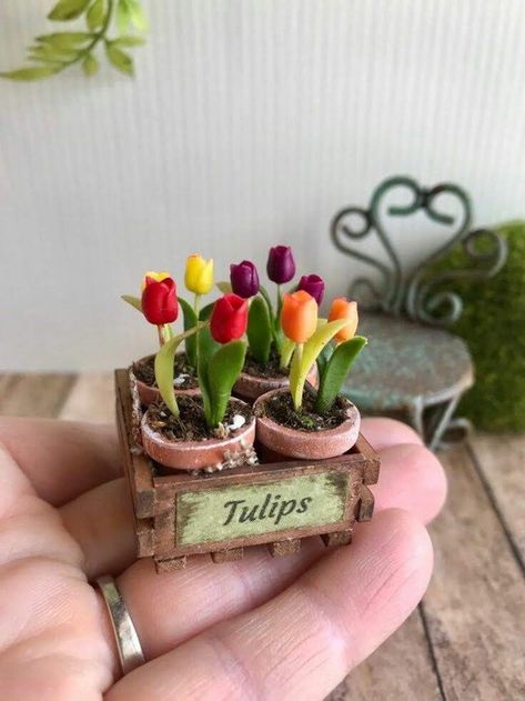 Garden Faeries, Miniature Making, Small Pots, Mini Gardens, Dollhouse Garden, Miniature Ideas, Miniature Models, Polymer Clay Flower Jewelry, Mouse House