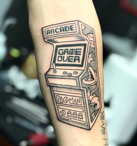 Retro Video Game Tattoo, Arcade Machine Tattoo, Arcade Game Tattoo, Arcade Tattoo Ideas, Gamecube Controller Tattoo, Box Tv Tattoo, 1980s Tattoo Ideas, Gaming Tattoos For Men, Atari Tattoo