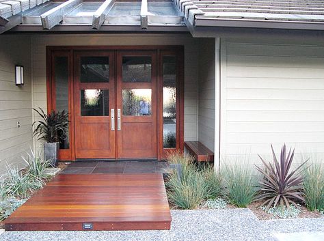 Refresh Your Home’s Entrance With These Front Porch Makeover Ideas Entry Door Designs, Farmhouse Entry, Modern Entry Door, Front Porch Makeover, Landscape Design Ideas, Modern Exterior Doors, Modern Front Yard, Modern Front Door, Porch Makeover