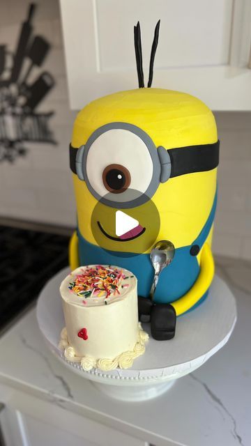 Dominique (Nika) Spencer, A Whisk Worth Tasting LLC on Instagram: "Life-size minion cake PART 2! 💛 Tell me what you think in the comments! 🫶🏼

I’ve never had so much anticipation from you for part 2 of a cake series, thank you 🥹

If you missed yesterday’s reel, this is a 9 inch double barrel cake with 8 alternating layers of banana and chocolate cake with vanilla SMBC 🍌🍫😋

This design was inspired by @lettyg.18 ❤️

➡️ Follow for more fun cakes and subscribe for in-depth tutorials, recipes and coaching! 
*
*
*
*
*
*
*
#minions #minionscake #cakedecorating #cakefluencer #cakeartist #cakedesign #cakery #customcakes #cakemaking #cakemaker #cakeinspo #homebaking #homebakery #bakersofinstagram #phillybaker #cottagebakery #cakesofinstagram #bakersgonnabake #buttercreamcakes #montcopa" How To Make A Minion Cake, Goofy Birthday Cake, Minion Cake Birthday, Minions Cake Ideas, Minion Cake Design, Double Barrel Cake, Minions Cake, Banana And Chocolate, Minion Birthday Cake