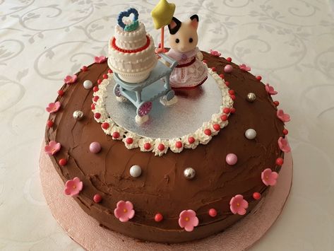 Calico Critter Birthday Party, Calico Critter Cake, Sylvanian Families Cake, Family Cake, Calico Critter, Sylvanian Family, Bow Cakes, Charmmy Kitty, Birthday Inspo