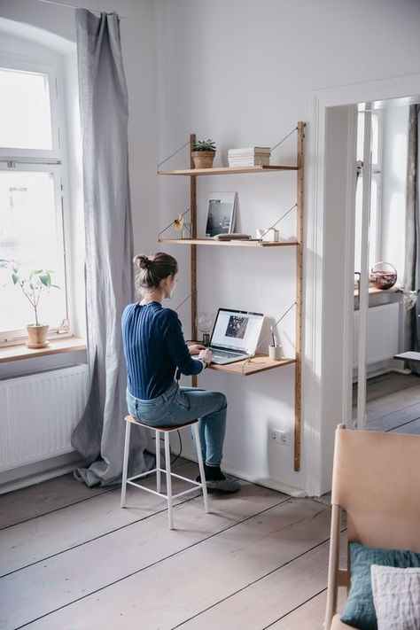 Shelf With Desk, Office Furniture Layout, Cheap Office Furniture, Small Home Offices, Shelf Desk, Food Stories, Bedroom Desk, Desk Shelf, Small Room Design