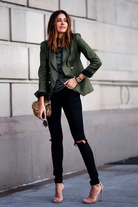 Green Blazer Outfit, Khakis Outfit, Work Outfits Frauen, Pijamas Women, Personal Fashion Stylist, Spring Work Outfits, Blazer Outfit, Cute Spring Outfits, Outfit Jeans