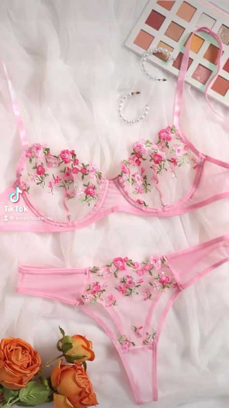 Lingerie Rosa, Interesting Fashion, Floral Lingerie, Dress With Stockings, Indian Photoshoot, Lace Lingerie Set, Bra And Panty Sets, Bra Styles, Bra Set