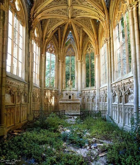 25 Impressive Photos from Around the World - Wow Gallery Abandoned Churches, Abandoned Church, Mulberry Street, Abandoned House, Abandoned Mansions, Old Building, Abandoned Buildings, Abandoned Houses, Beautiful Buildings