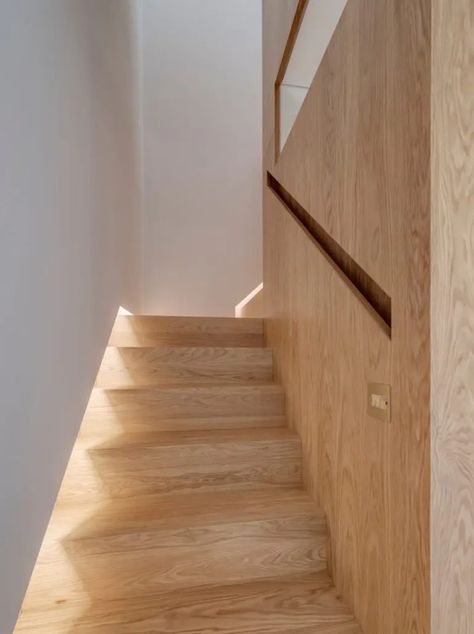 staircase with hidden lighting and recessed handrail Modern Handrails For Stairs, Recessed Handrail, Solid Staircase, Stair Lights Indoor, Indoor Stairs, Stairs Lighting, Stair Paneling, Oak Staircase, Hidden Lighting