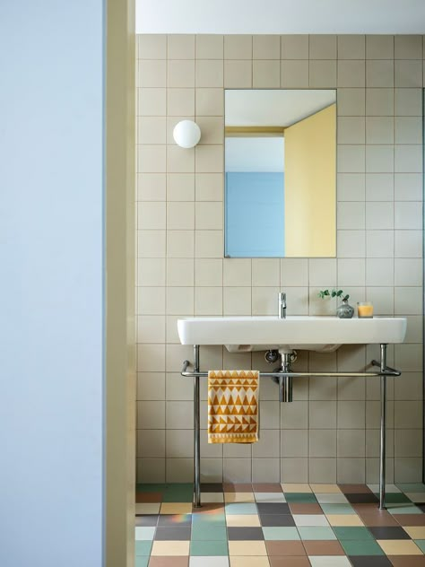 Budget Bathroom Renovation Ideas Avoca Beach, Tile Toilet, Tan Tile, Toilet Decor, Cabin Bathroom, Beach Cabin, Est Living, Colourful Tile, Beach Blue