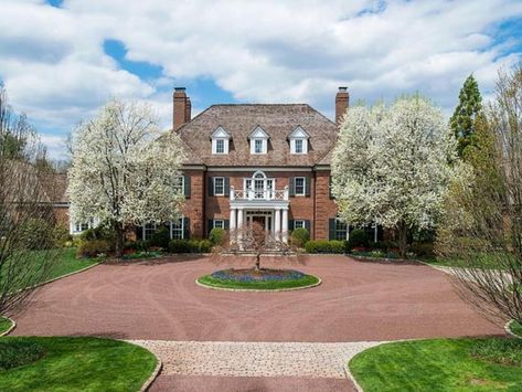 $12.4 Million Georgian Brick Mansion in Greenwich, Connecticut 4 Connecticut Homes, Colonial Mansion, Historic Homes For Sale, Greenwich Connecticut, Georgian Architecture, Greenwich Ct, Luxury Marketing, Colonial Revival, Architectural Digest