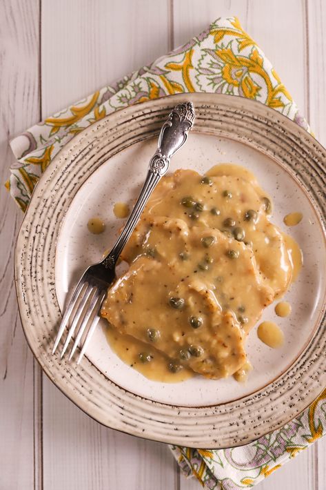 Made with lemon, capers, and wine, Pork Piccata is a flavor-packed dish. Pork Piccata, Pork Tenderloin Medallions, Cuban Mojo, Mojo Pork, Capers Chicken, Pork Loin Chops, White Wine Sauce, Pork Cutlets, Pork Dishes