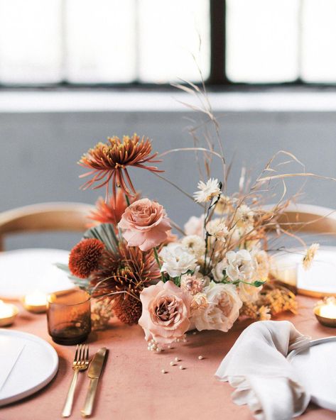 Autumn Wedding Flowers, Cheap Wedding Table Centerpieces, Monochromatic Wedding, Beautiful Wedding Centerpiece, Simple Wedding Flowers, Martha Weddings, Peony Bouquet Wedding, Winter Wedding Decorations, Unique Wedding Flowers