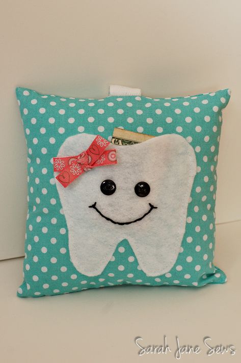 Pirate Tooth Fairy Pillow, Tooth Fairy Cushion, Tooth Fairy Pillow Diy, Sewing Pillow Patterns, Sewing Pillows Ideas, Tooth Fairy Pillow Pattern, Karneval Diy, Tooth Fairy Receipt, Fairy Pillows