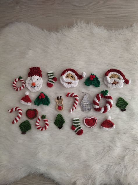 Crochet Hello Kitty Free Pattern, Crochet Heart Pattern Free, Football Crochet, Crochet Santa Claus, Crochet Patches, Jeans Crochet, Crochet Harry Potter, Christmas Appliques, Crochet Butterfly Free Pattern