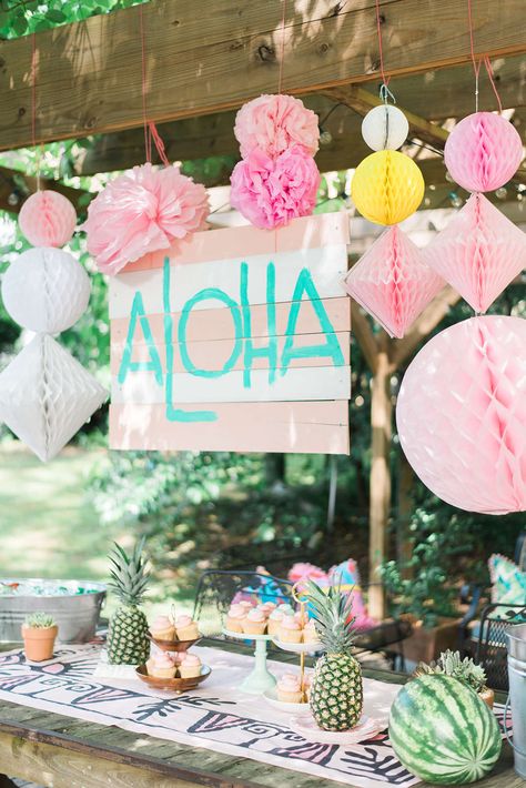 luau kids party Eco Friendly Birthday Party, Tropical Birthday Party, Aloha Party, Luau Birthday Party, Hawaiian Birthday Party, Hawaiian Birthday, Fiesta Tropical, Pineapple Parties, Hawaii Party