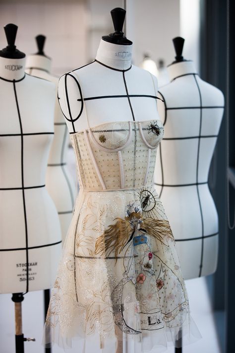 Haute Couture Style, Fashion Designer Studio, Maria Grazia Chiuri, Dior Haute Couture, Couture Mode, Dress Forms, Couture Details, Couture Sewing, Zuhair Murad